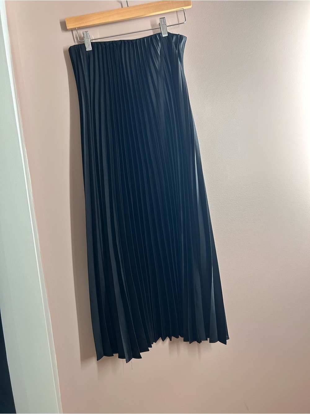 House of Harlow Black Pleated Midi Skirt -M